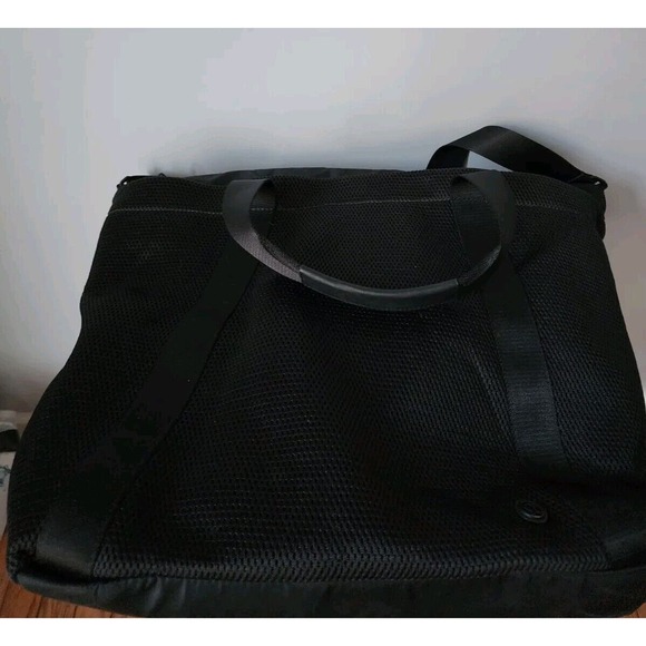 Lululemon Carry The Day Bag (Mesh) Black Tote Weekender XXL Crossbody 15x5x16 - Picture 8 of 16
